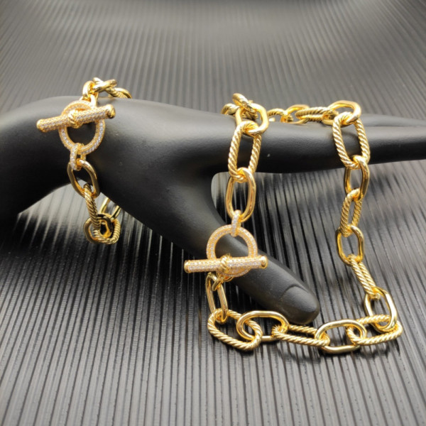 David Yurman Gold Cable Bracelet with Diamond-Set Rotating Clasp