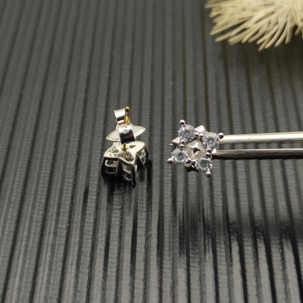 David Yurman 8mm Sterling Silver Pav&Atilde;&copy; White Diamond Pyramid Stud Earrings