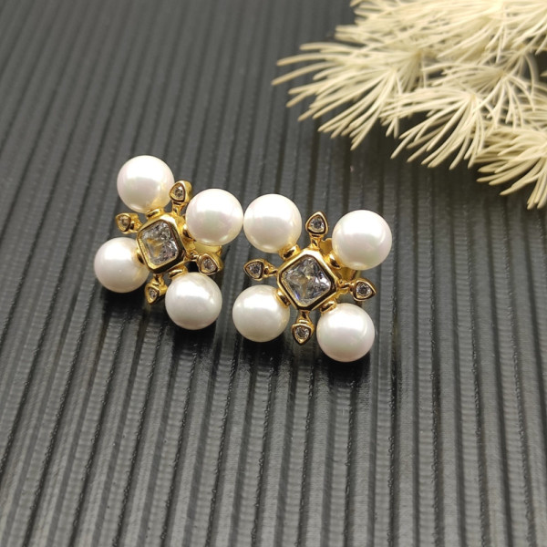 David Yurman 16.5mm Gold Pyramid Pearl Stud Earrings
