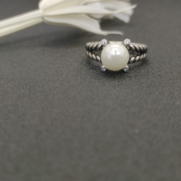 David Yurman Four-Prong Pearl Ring
