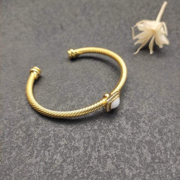 David Yurman 4mm Gold-Tone Square Diamond Cable White Agate Bracelet, Fits Wrist Sizes 15&acirc;20cm